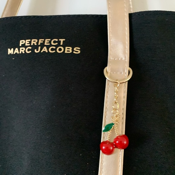 Marc Jacobs Perfect Tote Bag 💼 - Picture 2 of 4